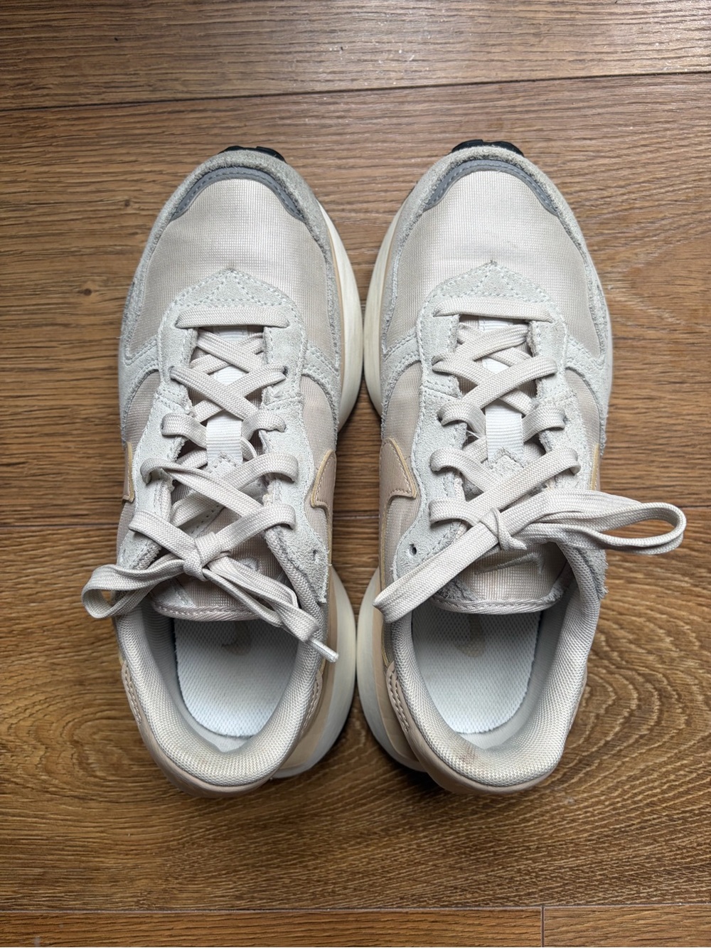 Nike Women's Beige and Light Gray Low-Top Phoenix Waffle Shoe